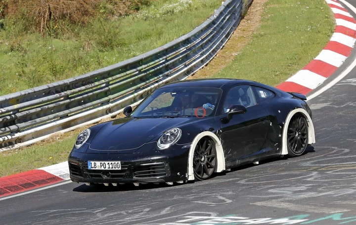 Porsche 911 992: foto spia della coupé