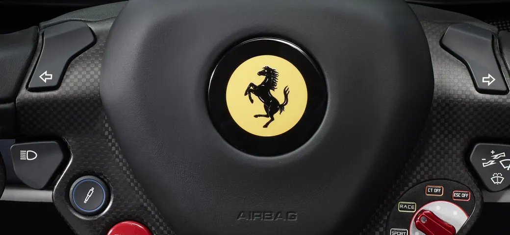 Chi disegnò il logo Ferrari?