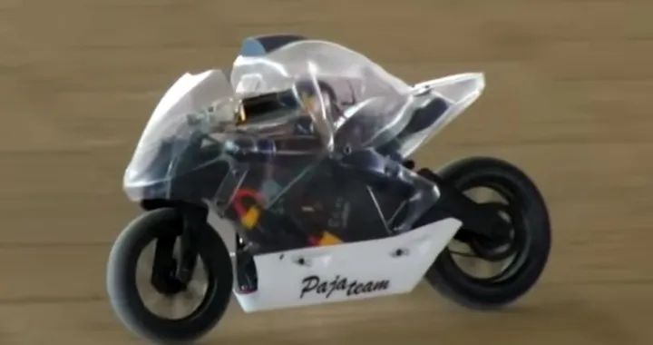 La moto del futuro sarà senza controllo umano? [Video]