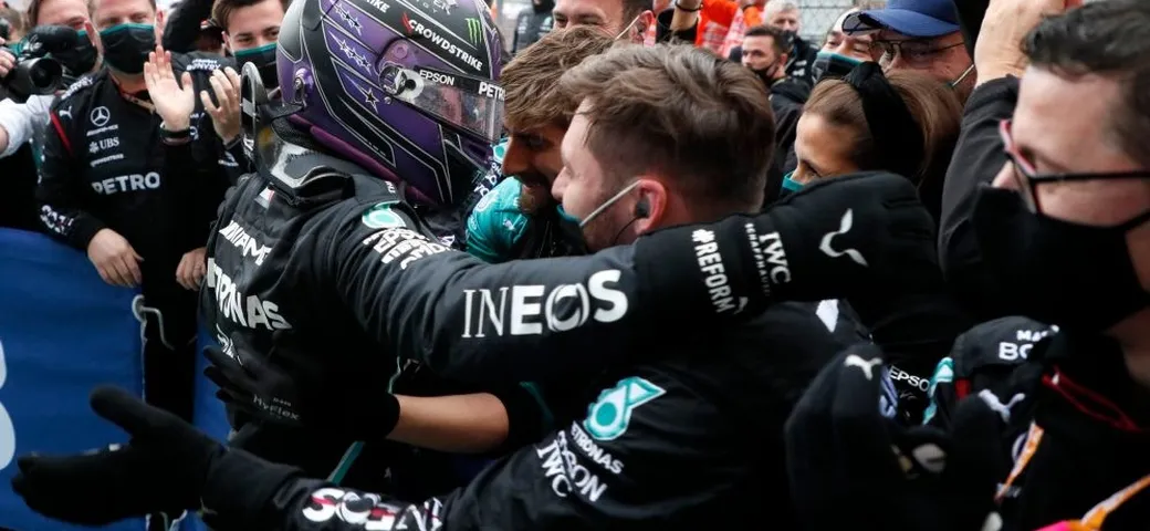 F1 GP di Russia: Hamilton vince sotto la pioggia