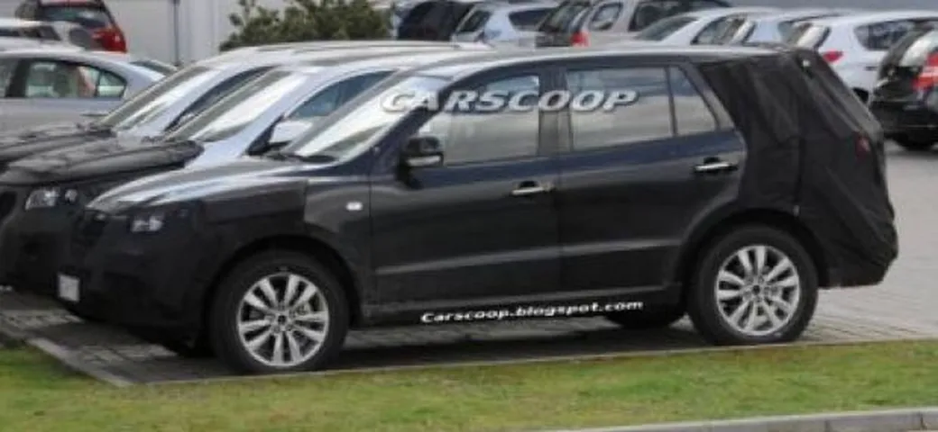 Hyundai Santa Fe: prime foto spia del restyling