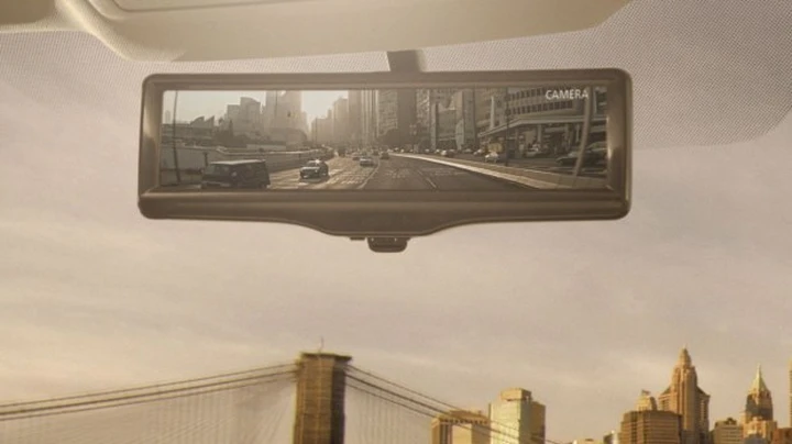 Nissan Smart Rearview Mirror: lo specchietto retrovisore si trasforma (anche) in monitor