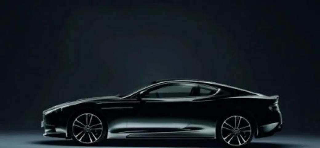 Aston Martin: presentato il pacchetto Carbon Black per DBS e V12 Vantage