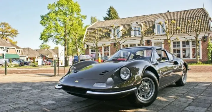 Ferrari 246 Dino: foto di un esemplare in allestimento L