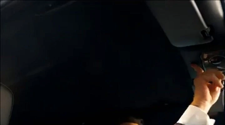 Abarth 500C nel nuovo spot americano con Charlie Sheen su unisola deserta