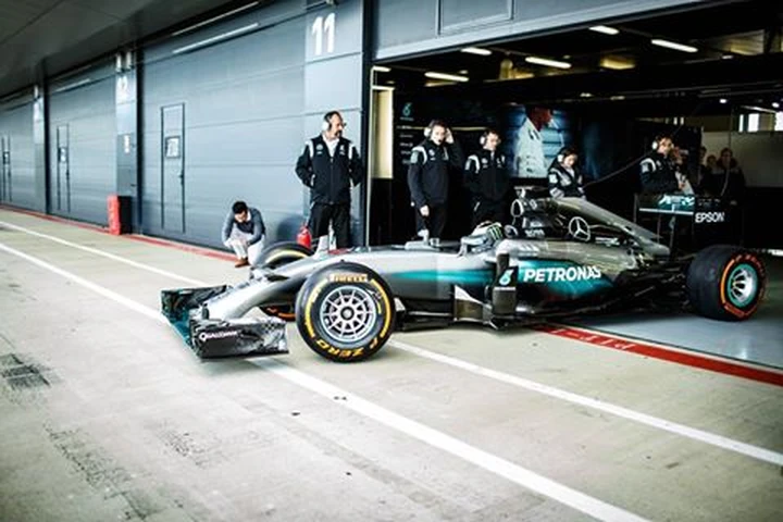 Jorge Lorenzo prova la Mercedes F1 2014 di Lewis Hamilton