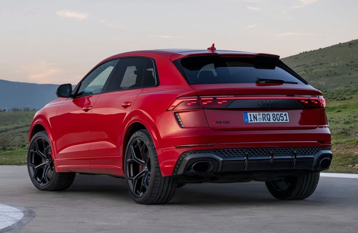 Audi RS Q8 posteriore
