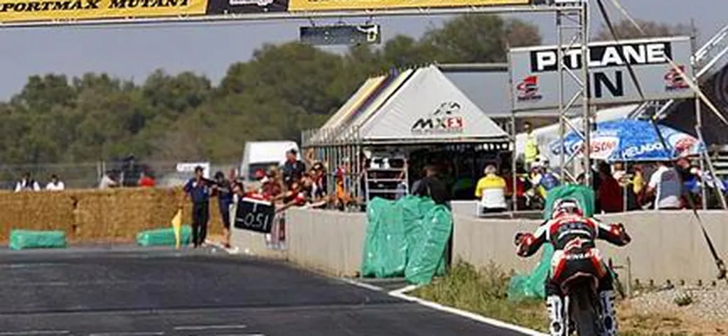 Mondiale Supermoto in Spagna: VDB e Gozzini esaltano il pubblico!