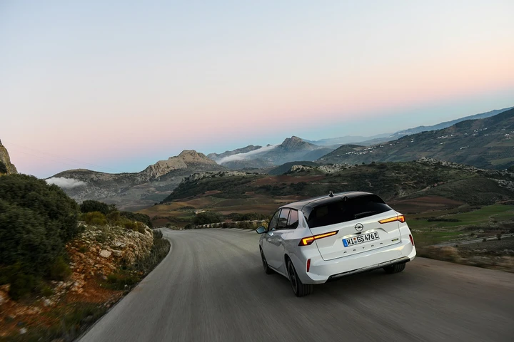 nuova Opel Astra Sports Tourer GSe