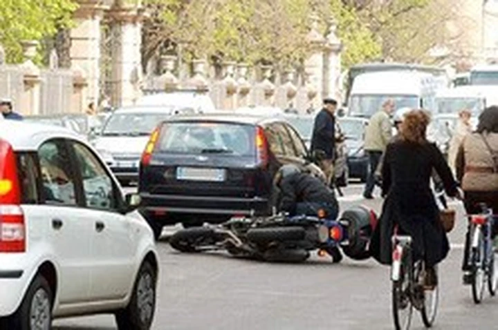 Motociclisti a terra per la cera del corteo, chi paga?
