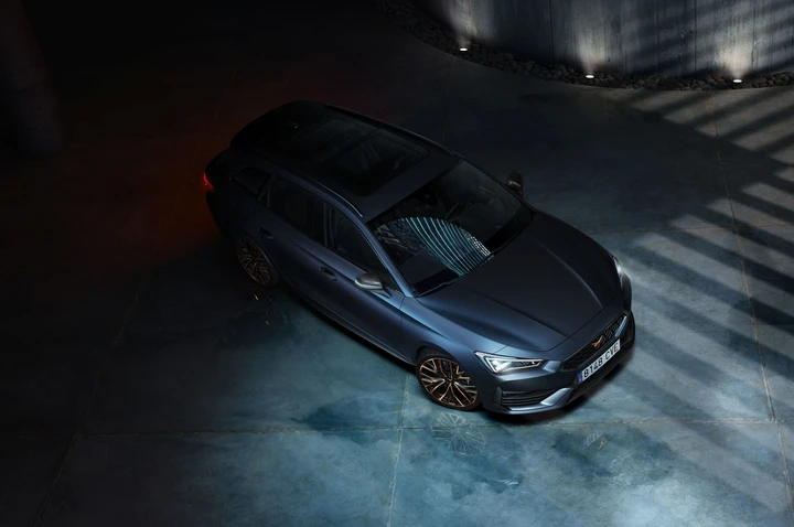 Cupra Leon VZ Carbon: prezzo, dotazione, motori
