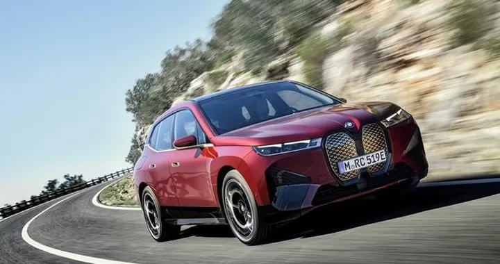 Bmw iX: prova, prezzo, motori, dimensioni, interni