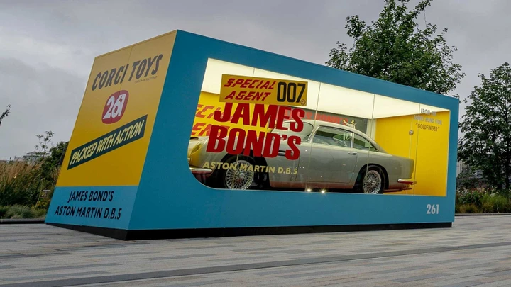 Una Aston Martin DB5 giocattolo in scala 1:1 per il nuovo film di James Bond