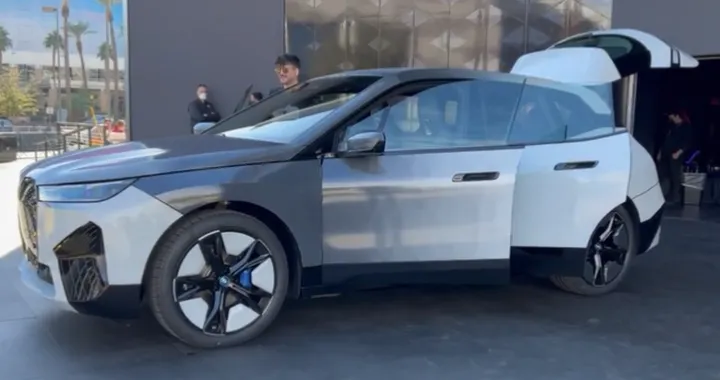 Cambiare colore all'auto in un secondo: BMW svela la nuova tecnologia [Video]