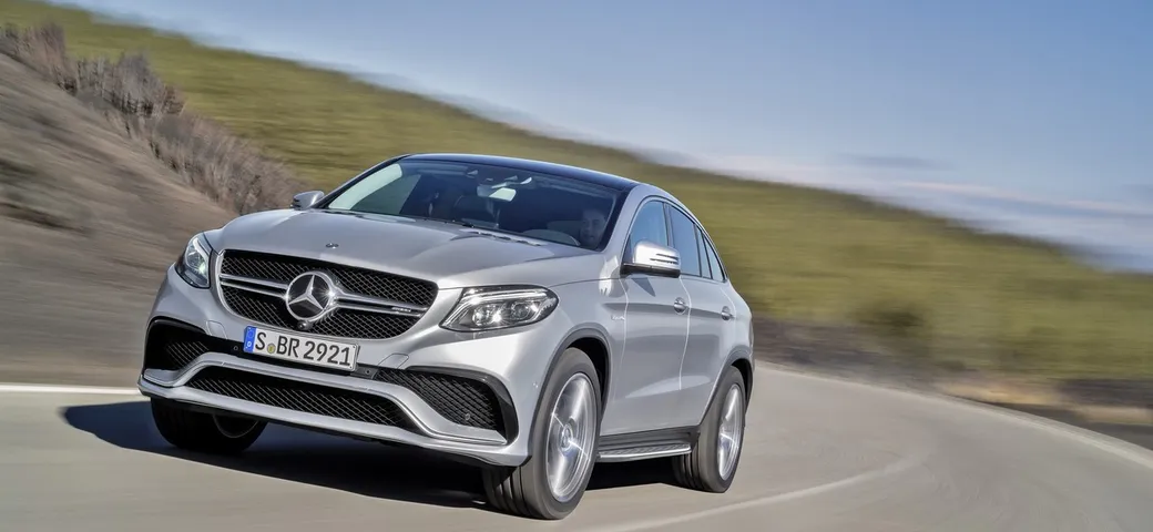 Lewis Hamilton e la Mercedes GLE Coupé [Video]