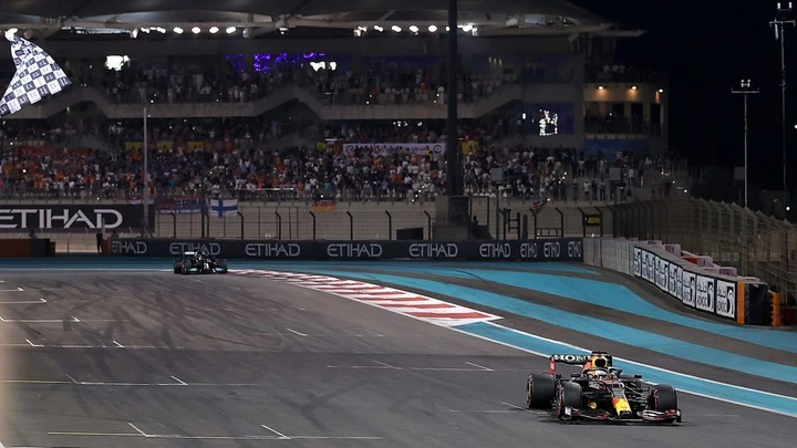 F1 GP Abu Dhabi: Verstappen è campione del mondo tra le polemiche