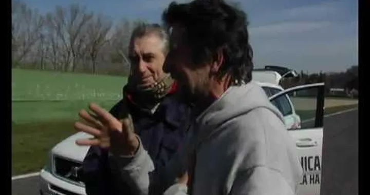 Sunday 11.05 2014 Near miss accident (motorcycle girl vs horse)