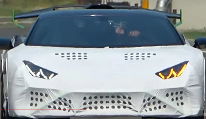 Lamborghini Huracán STO: un collaudatore alza il dito medio [Video]
