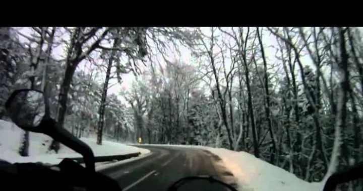 Video: KTM 690 SMC sulla neve
