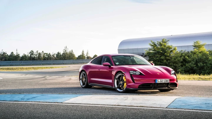 Porsche Taycan 2022: il restyling