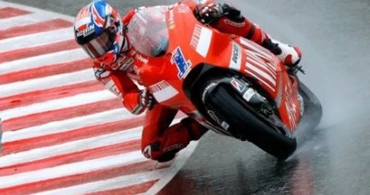 Trionfo di Stoner, canguro anfibio. Gran corsa di Rossi. Volo di Pedrosa. Debacle Honda HRC