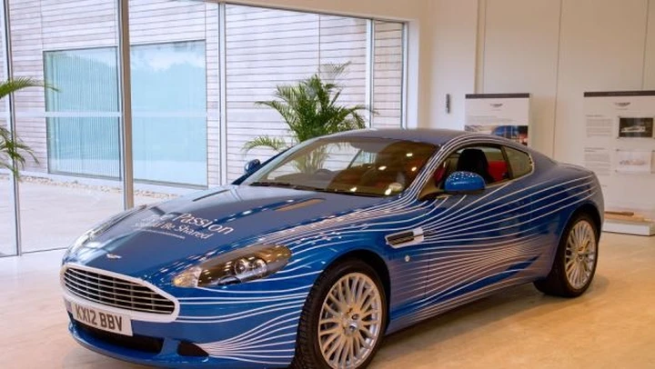 Aston Martin DB9 Facebook