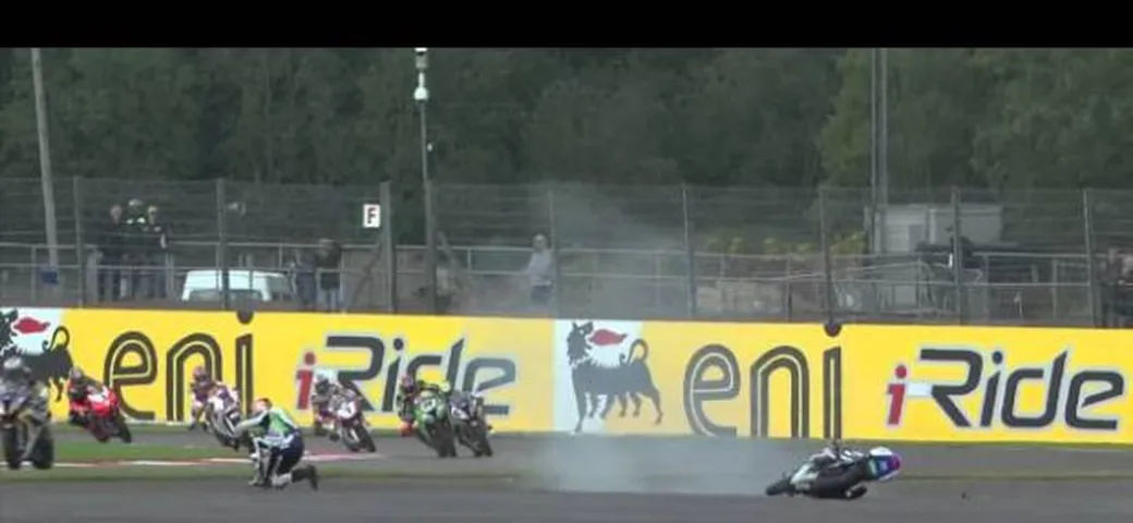 WSBK, Silverstone: video highlights e tutte le immagini dalla pista