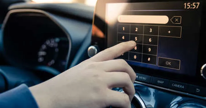 Touchscreen in auto, uno studio rivela: distraggono più di quattro anni fa