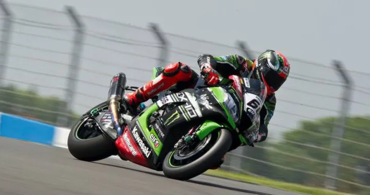 SBK Donington, doppietta di Sykes con Rea solido in vetta. Le Kawasaki allungano…
