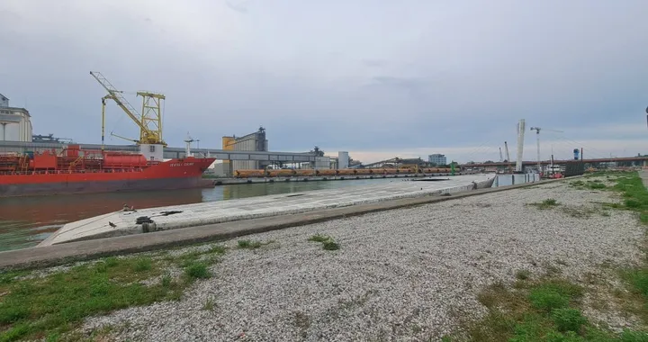 Bucintoro, il super yacht mai finito di Raul Gardini è ancora abbandonato a Porto Marghera