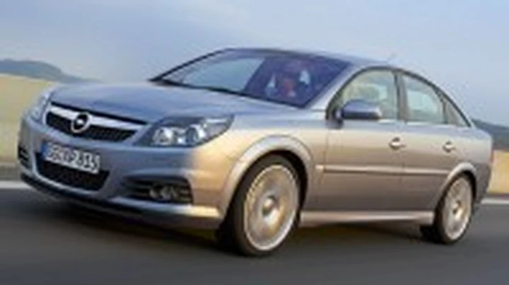 Nuove Opel Vectra e Signum