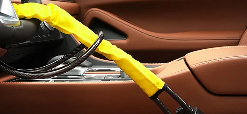 Auto al sicuro con il bloccasterzo low cost