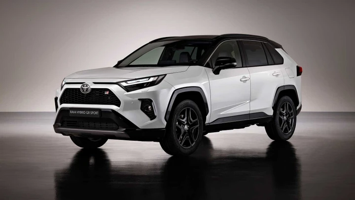 Toyota Rav4 GR Sport: il SUV ibrido veste sportivo