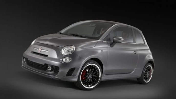 Fiat: pannelli solari lungo il tetto della 500 BEV