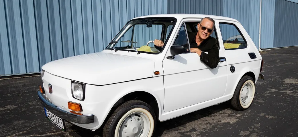 La Polski Fiat 126p di Tom Hanks venduta all'asta per 83.500 dollari