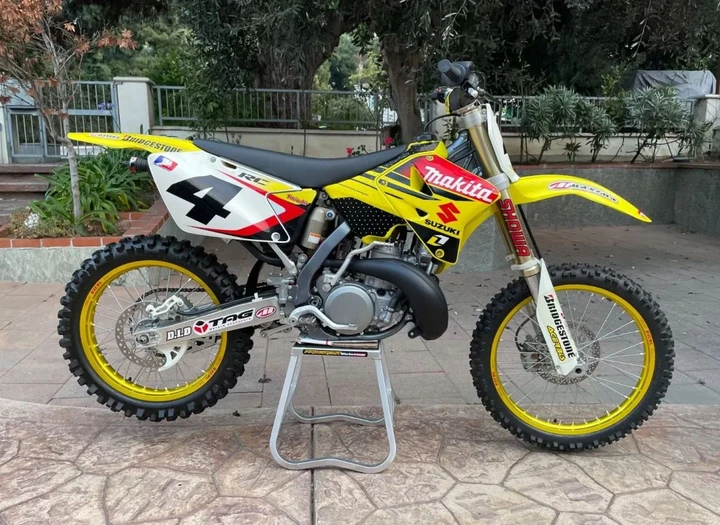 Suzuki RM250 Ricky Carmichael Edition: un tributo alla leggenda del Supercross