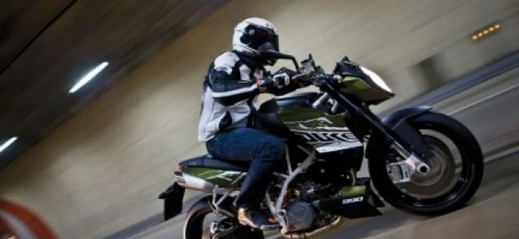 Ktm Superduke 990 2010: nuova livrea, stessa sostanza