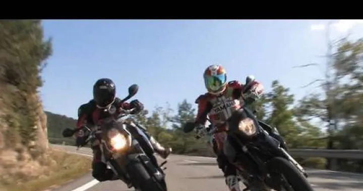 Roadster o supermotard, doppio confronto Aprilia VS KTM
