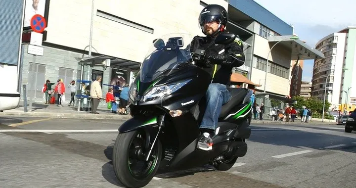 Kawasaki J125 2016: la prova su strada