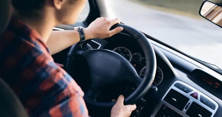 Devi noleggiare un'auto? Ecco il servizio più economico
