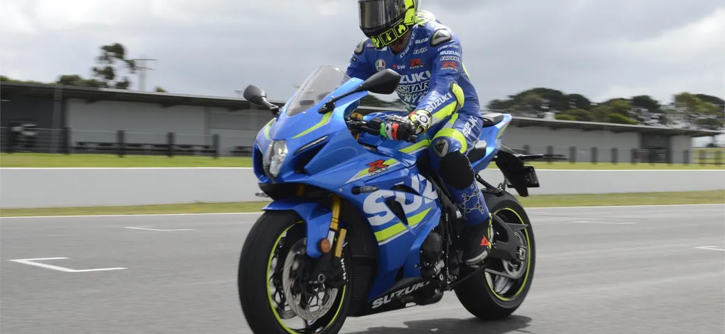 Iannone e Rins a Phillip Island sulla Suzuki GSX-R1000 R