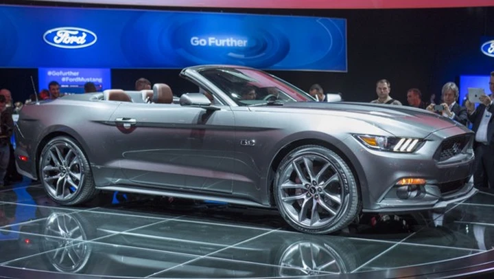 Nuova Ford Mustang Convertible 2015: le immagini della presentazione