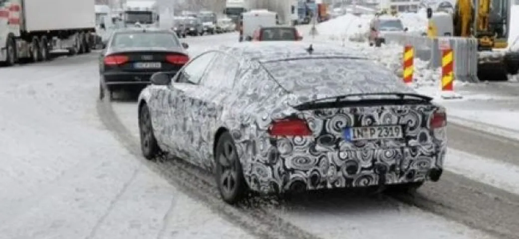 Nuova Audi A7: spunta in vistoso alettone rettrattile