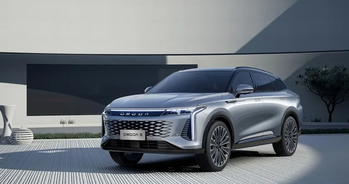 Omoda 9, arriva in Italia il SUV plug-in da 1.300 chilometri di autonomia