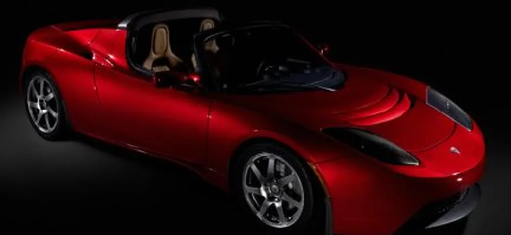 Tesla Roadster: già venduti i primi 100 esemplari