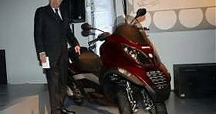 Piaggio MP3 ibrido in arrivo nel 2008