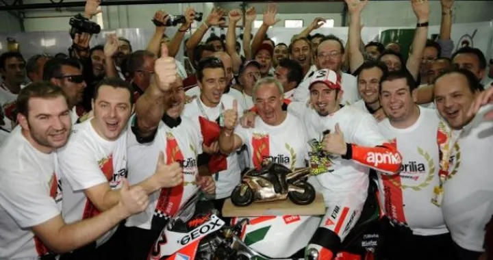 Max Biaggi e Aprilia sul tetto del mondo: "E' stato un giorno grandioso"