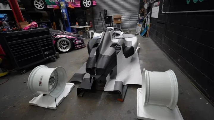 Costruisce una F1 con la stampante 3D e un motore Mercedes V12: risultato da favola