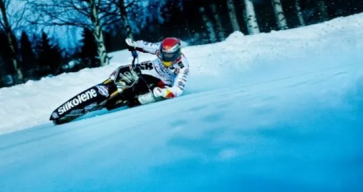 Franky Zorn danza sul ghiaccio