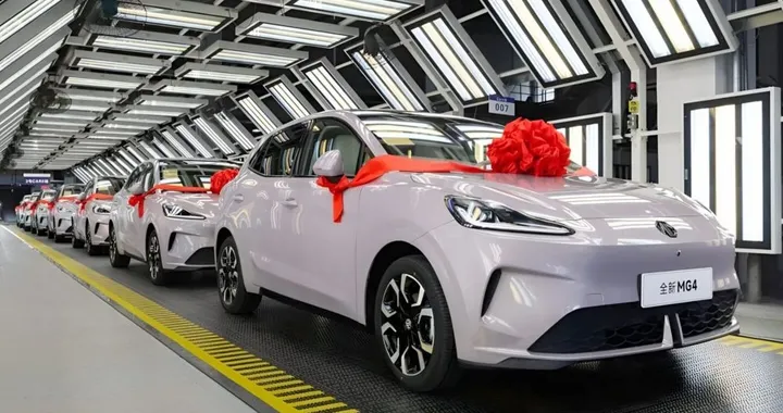 MG 4: boom di ordini in Cina, triplicati i turni in fabbrica per la nuova elettrica